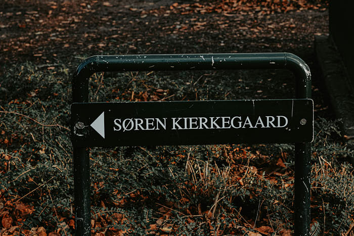 Assistenzfriedhof Kopenhagen Wegweiser