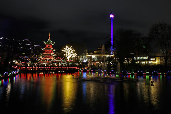 Tivoli bei Nacht beleuchtet